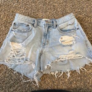Abercrombie mid rise boyfriend Jean shorts